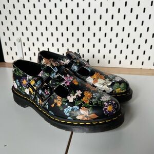 NWOT Dr. Martens 8065 Darcy floral double t strap Mary Jane Shoes 8